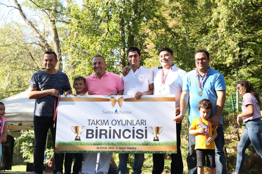Santa Farma'lılar Geleneksel Aile Pikniğinde Bir Araya geldi.