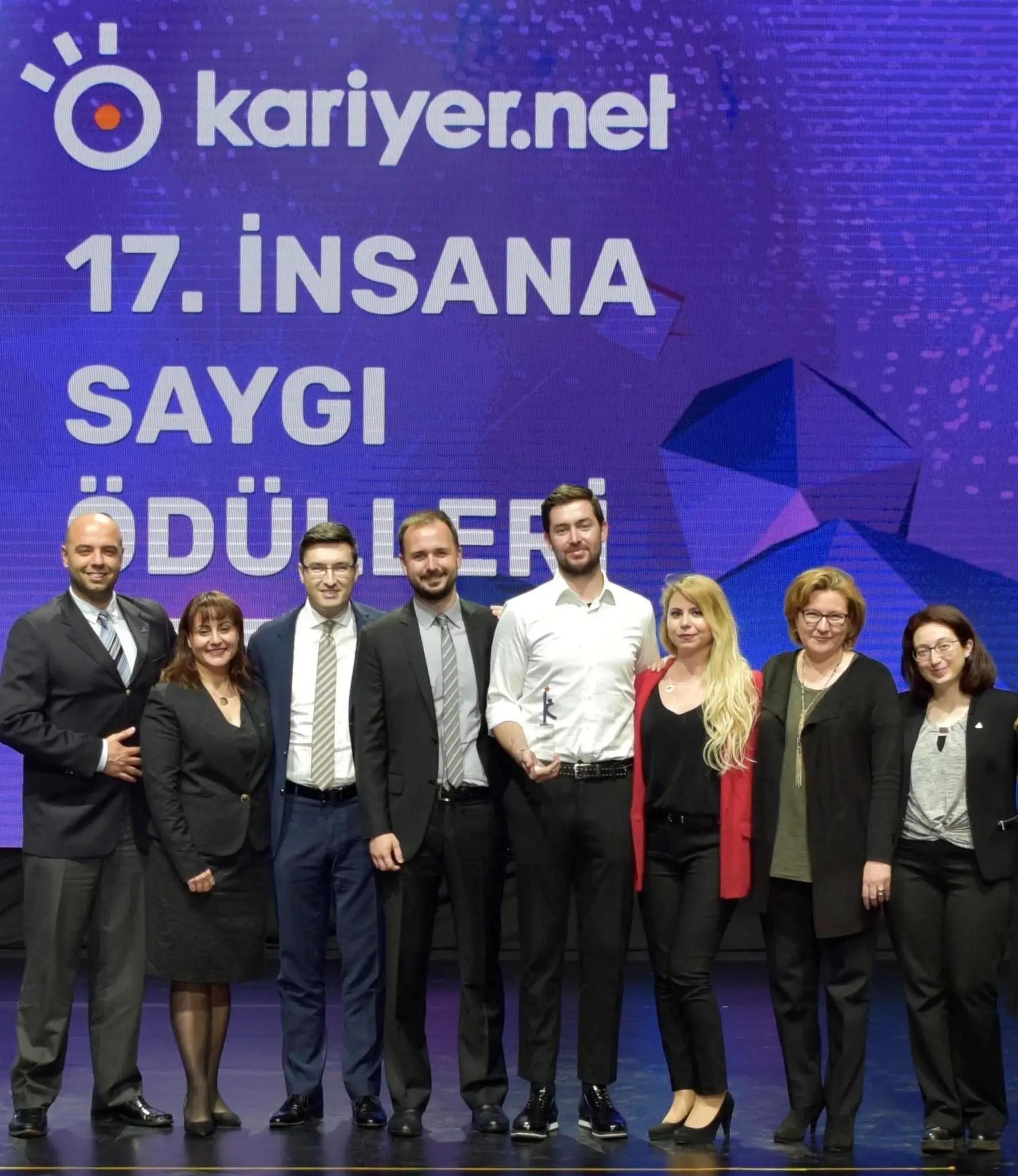 Kariyer.Net ''İnsana Saygı Ödülü'' 7.Kez Santa Farma'nın