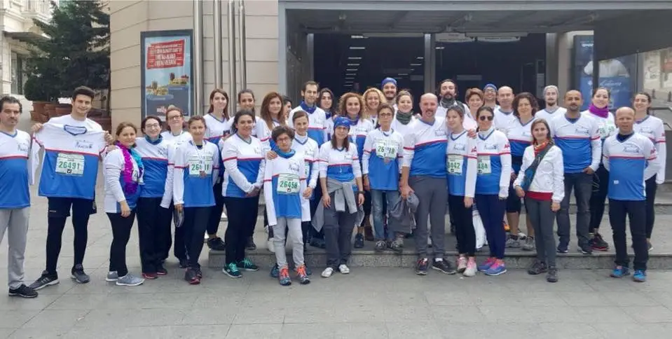 Santa Farma 39. Vodafone İstanbul Maratonu’nda KAÇUV İçin Koştu